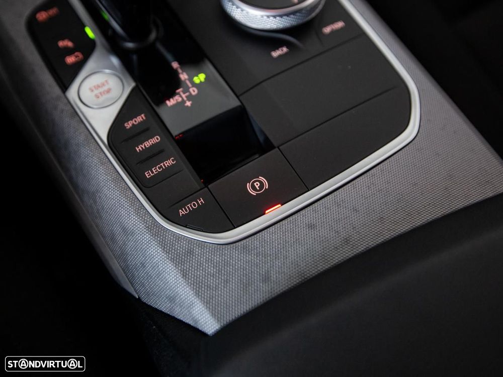 BMW 330 e Touring Corporate Edition Auto - 22