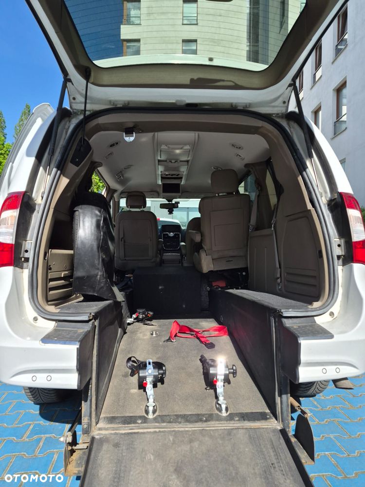 Chrysler Town & Country 3.6 Limited - 13