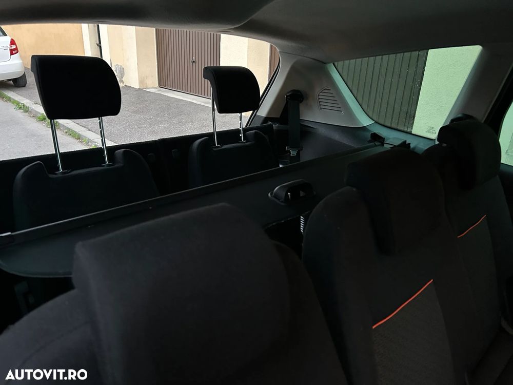 Ford S-Max - 13
