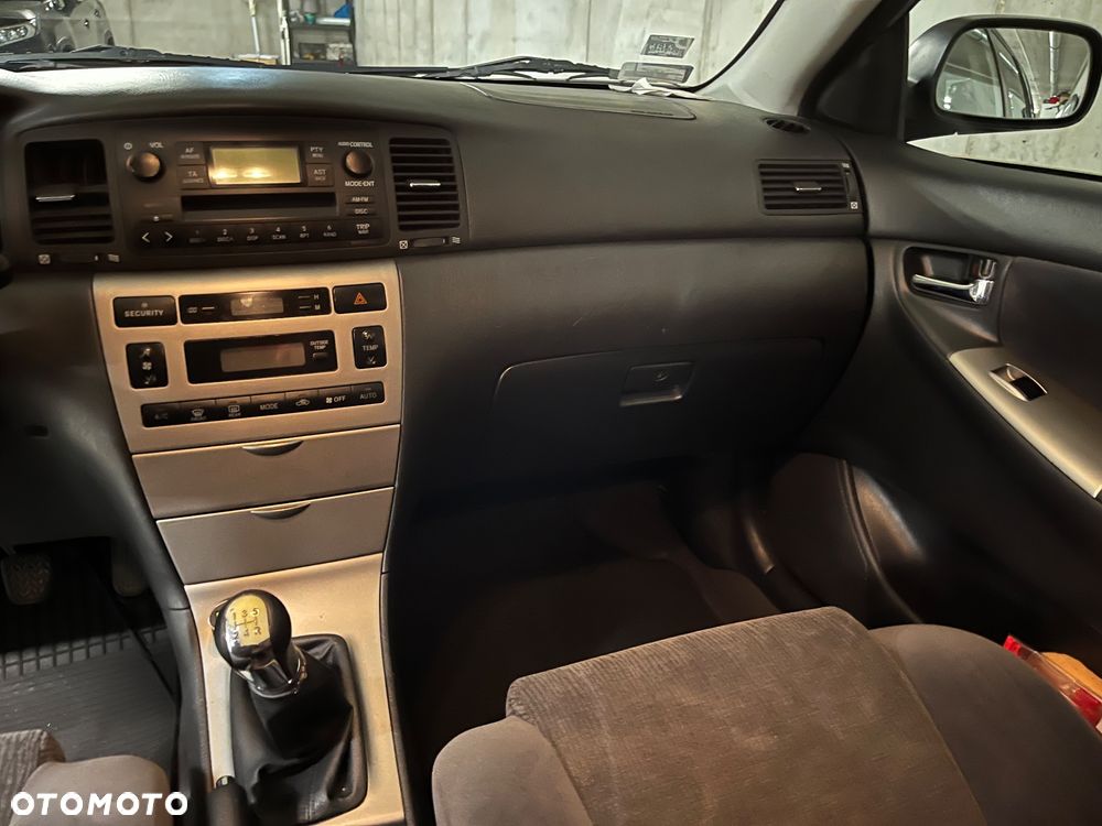 Toyota Corolla 1.6 VVT-i Sol (air6) - 17
