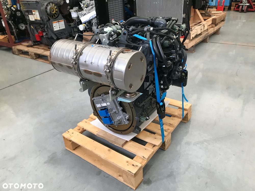 SILNIK Kubota V2403 T TURBO 47.9 kW 17000 netto - 4