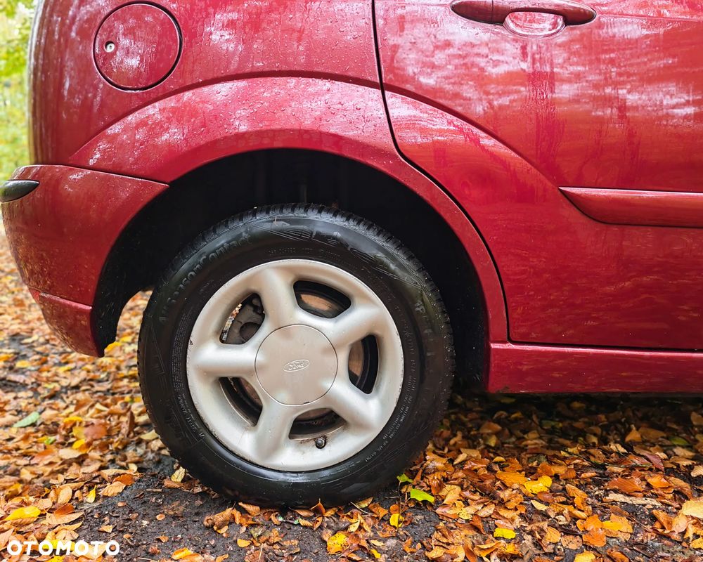 Ford Focus 1.6 Ghia - 27