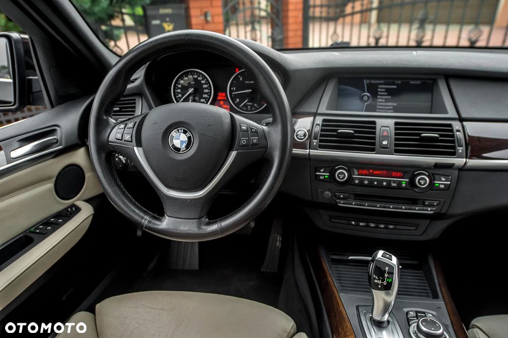 BMW X5 xDrive40d - 25