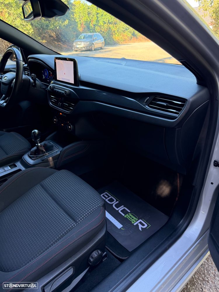 Ford Focus SW 1.0 EcoBoost Hybrid ST-LINE X — fotografia 18