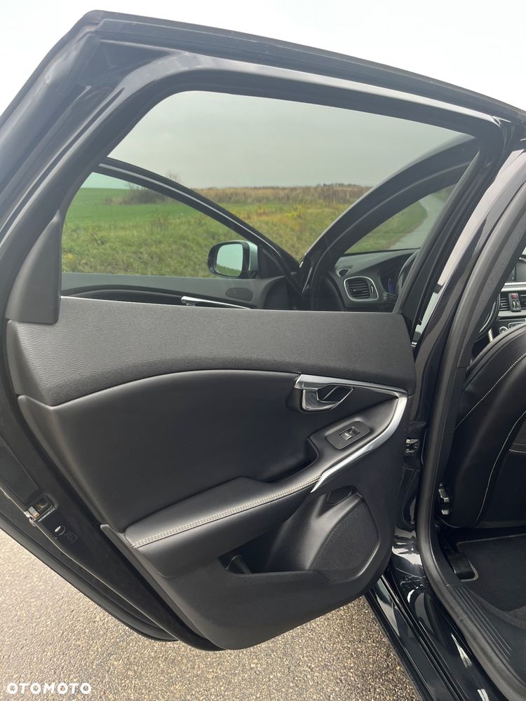 Volvo V40 D2 R-Design - 30