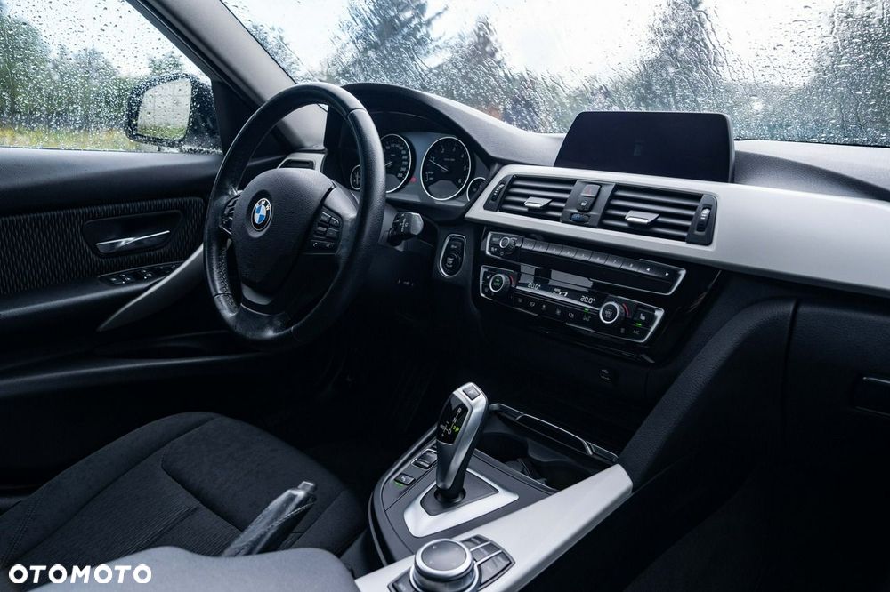 BMW Seria 3 320d xDrive - 18