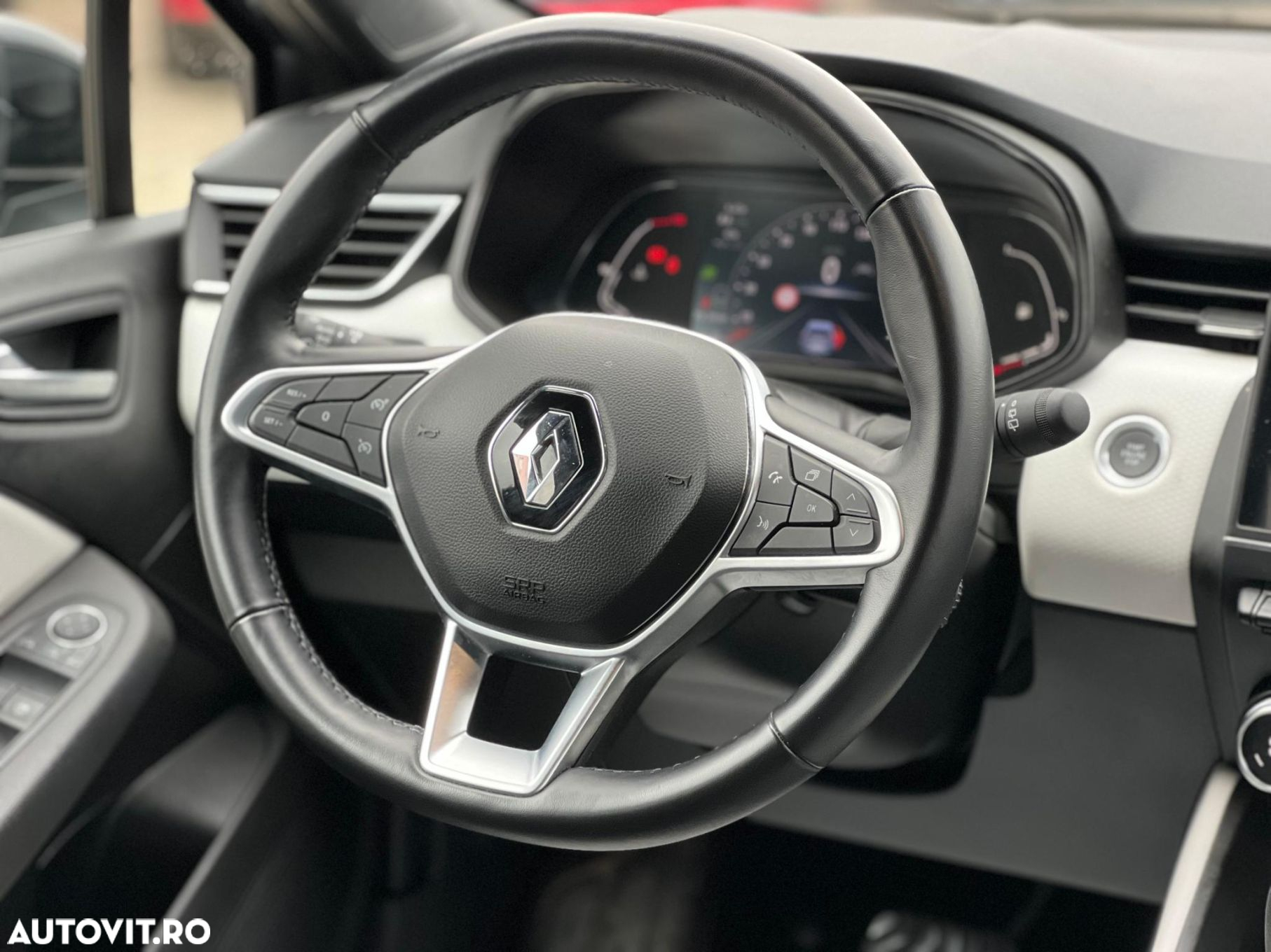 Renault Clio V TCe 90 CVT Techno - 8