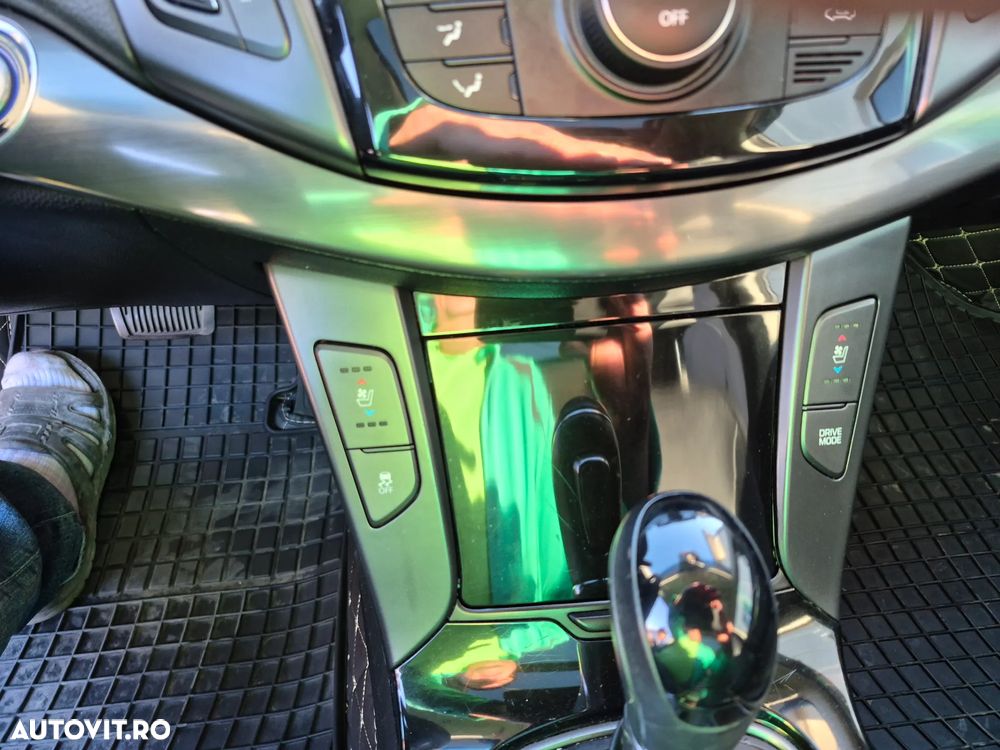 Hyundai i40 Kombi 1.7 CRDi DCT Premium - 10