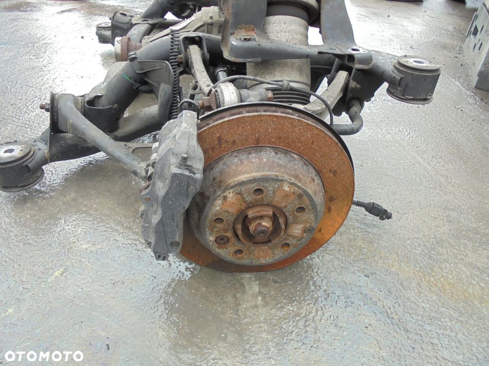 zwrotnica prawa lub lewa tył vw touareg 5.0 tdi - 1