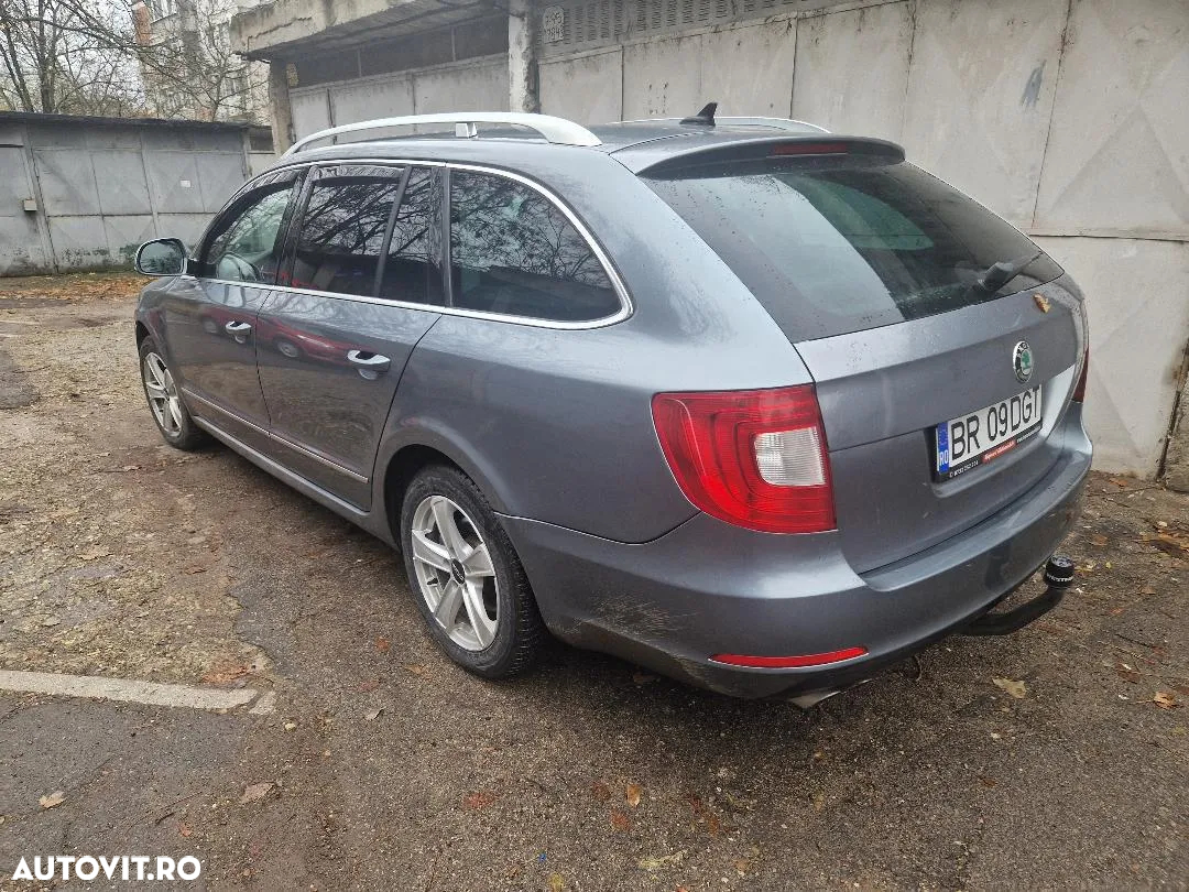 Skoda Superb Combi 2.0 TDI Elegance DSG - 2