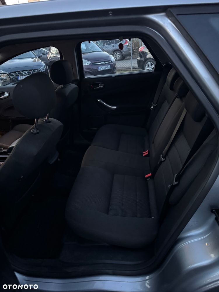 Ford Mondeo 2.0 TDCi Ghia - 12