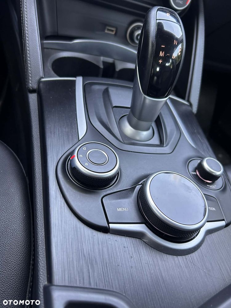 Alfa Romeo Stelvio 2.2 JTDM - 37