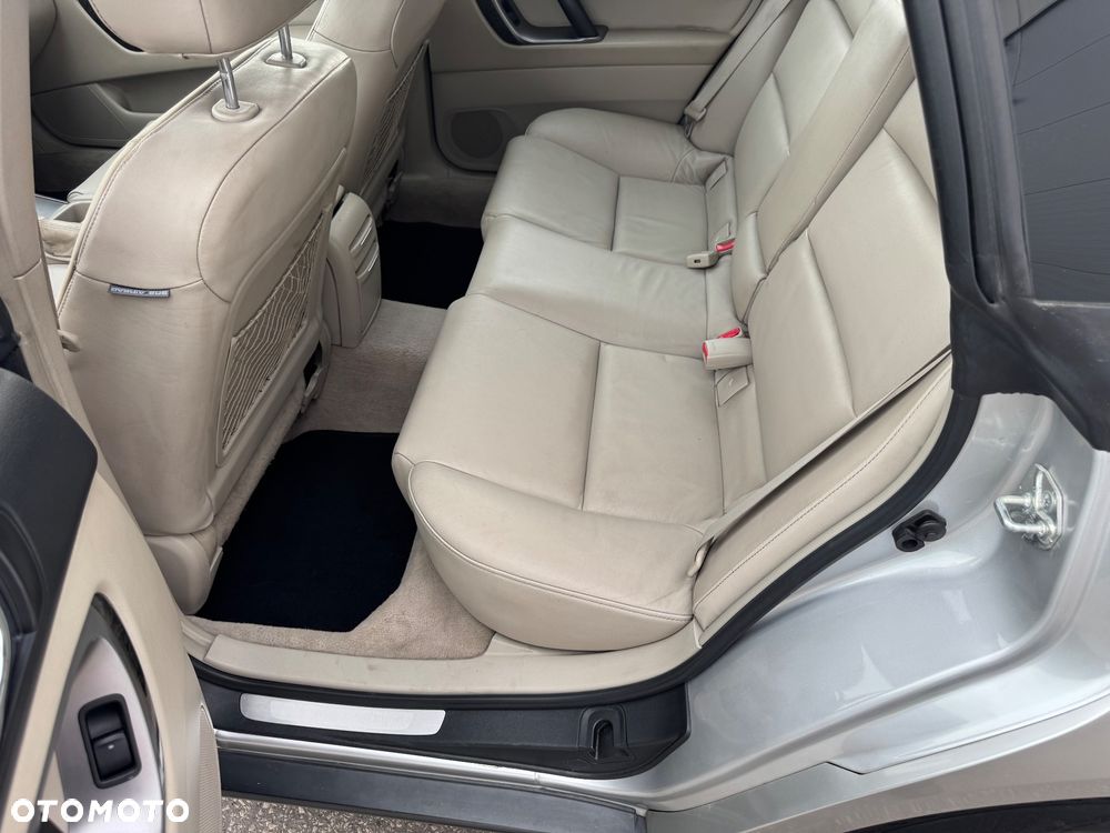 Subaru Outback 3.0 H6 - 24