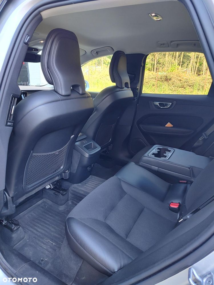 Volvo XC 60 B5 B AWD Momentum Pro - 14