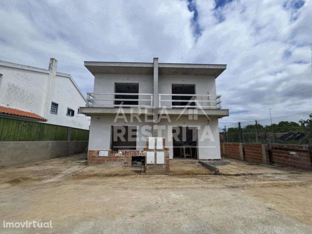 Moradia Geminada T3 c/2 Suites e Pérgula, em Fernão Ferro - Grande imagem: 2/24