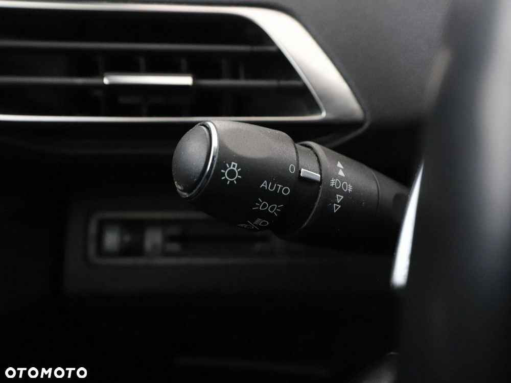 Peugeot 3008 1.2 PureTech Allure S&S EAT8 - 37