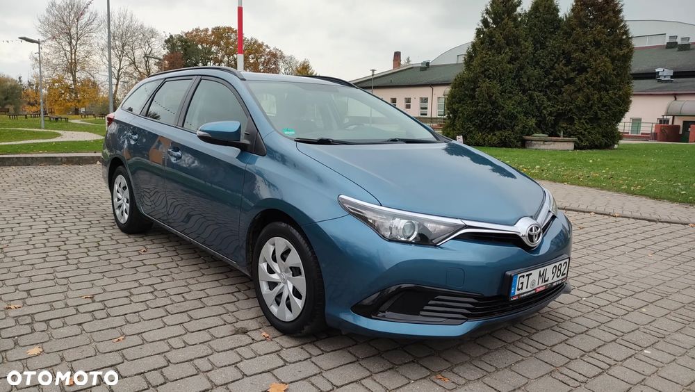 Toyota Auris 1.33 Dual-VVT-i Comfort - 1