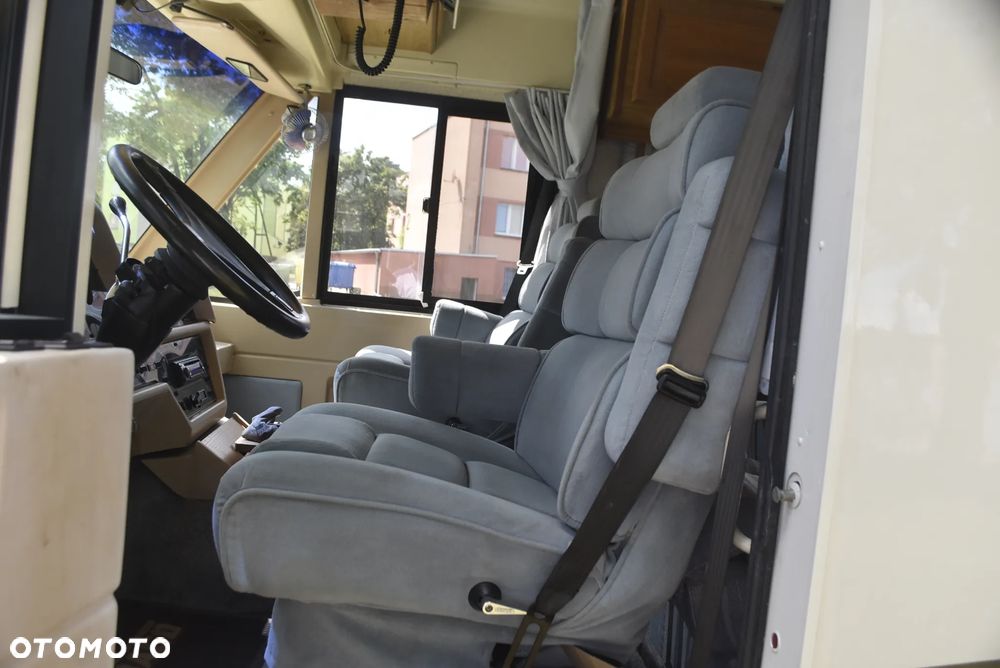 Chevrolet WINNEBAGO - 22