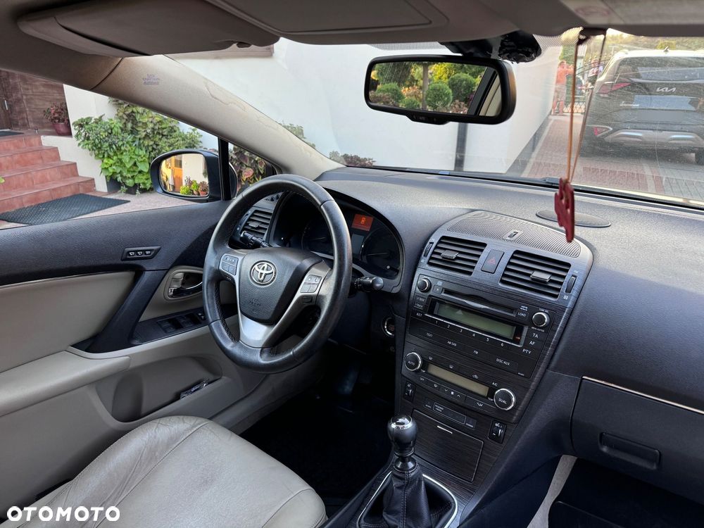 Toyota Avensis 2.0 D-4D - 19