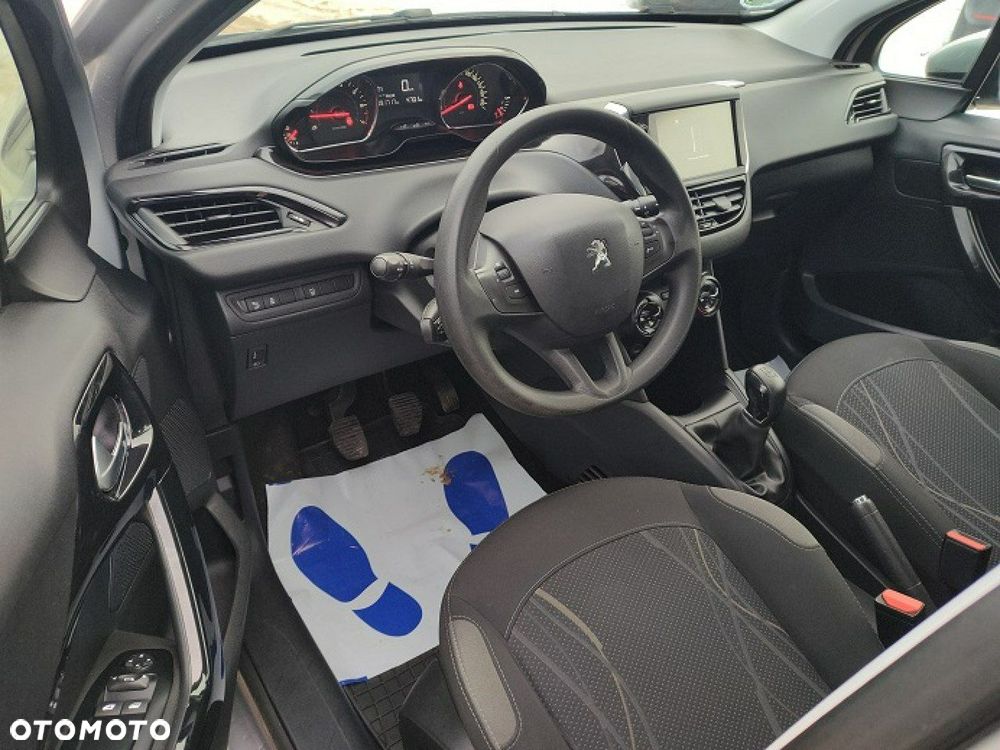 Peugeot 208 - 12