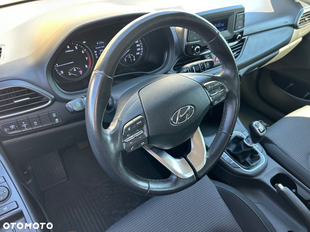 Hyundai i30 1.5 DPI Classic + - 17