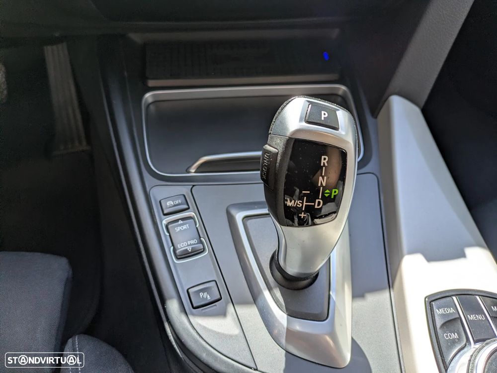 BMW 318 d Line Sport Auto - 11