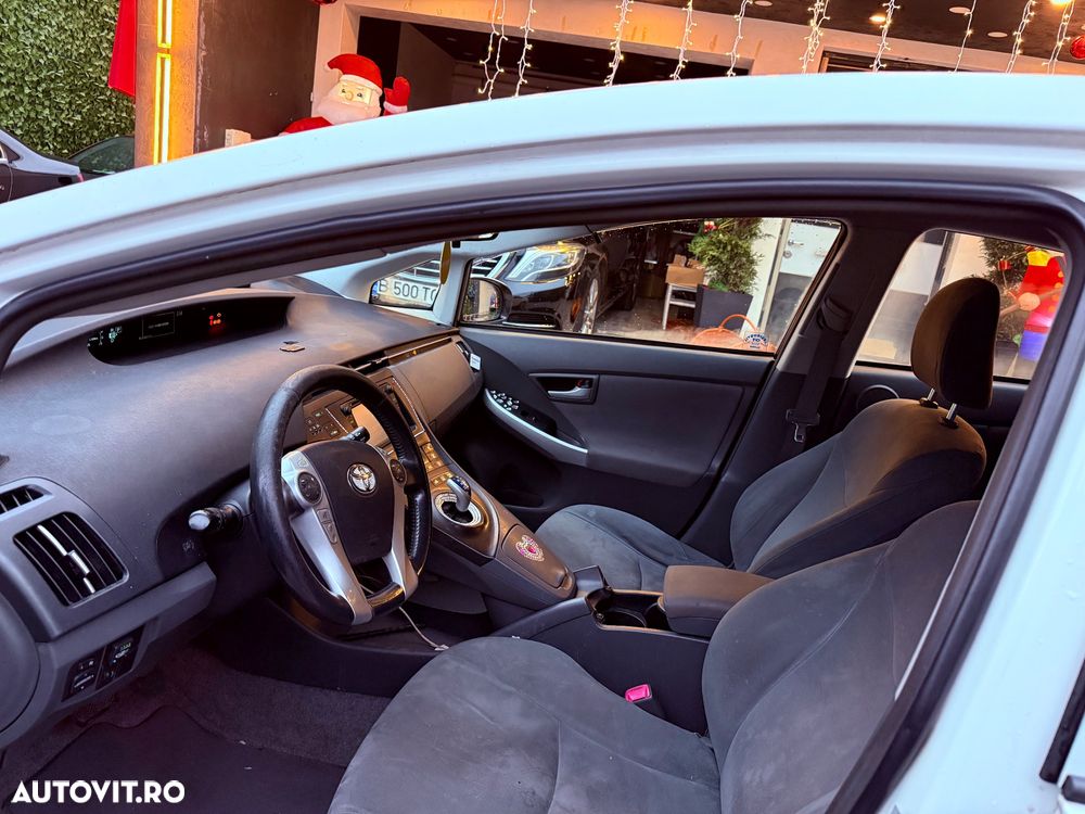 Toyota Prius (Hybrid) Sol Plus - 7