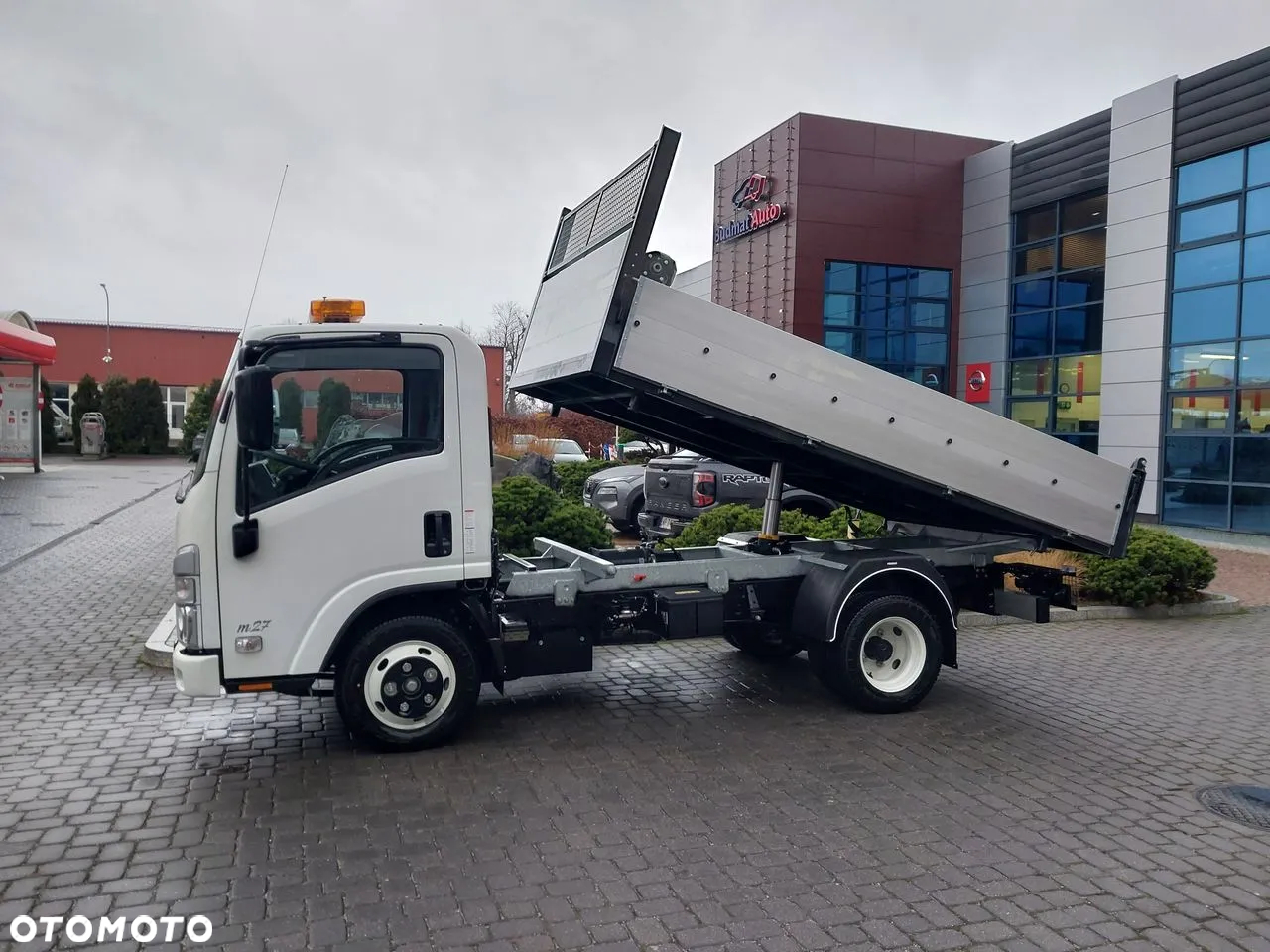 Isuzu M27 - 8