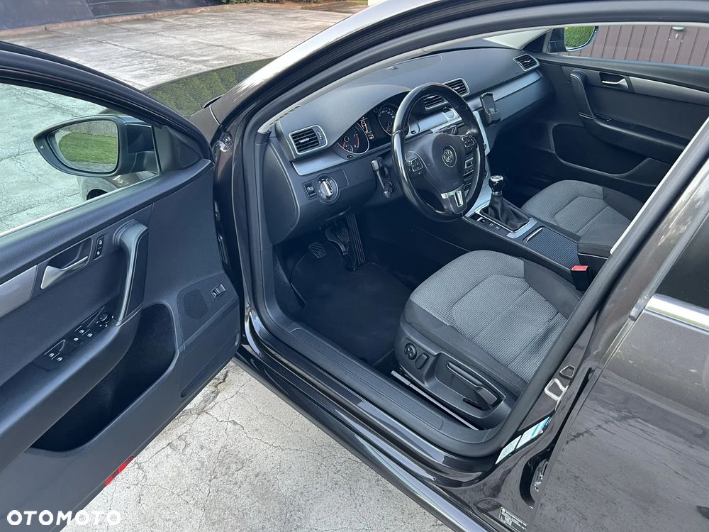 Volkswagen Passat 2.0 TDI BlueMotion Technology Comfortline - 6
