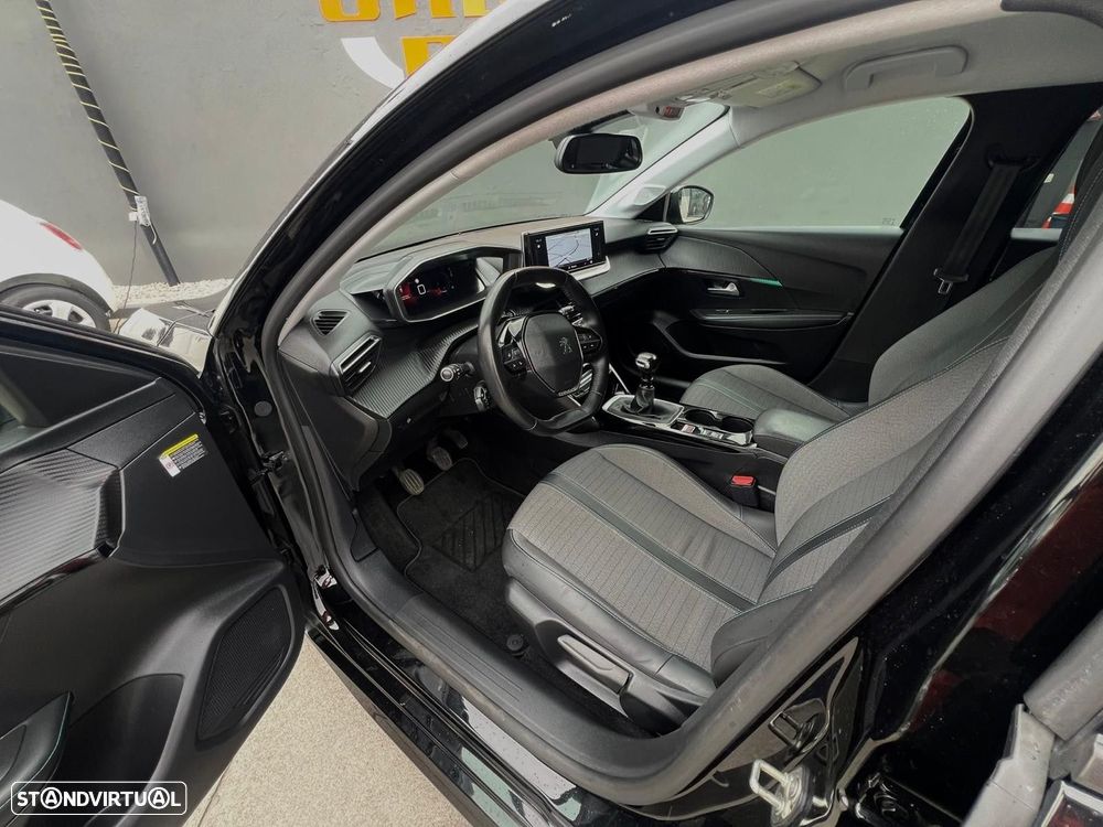 Peugeot 208 1.2 PureTech Allure - 12