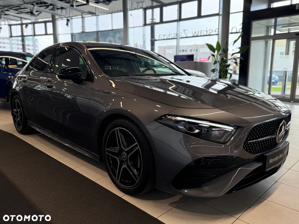 Mercedes-Benz Klasa A 200 AMG Line 7G-DCT - 3