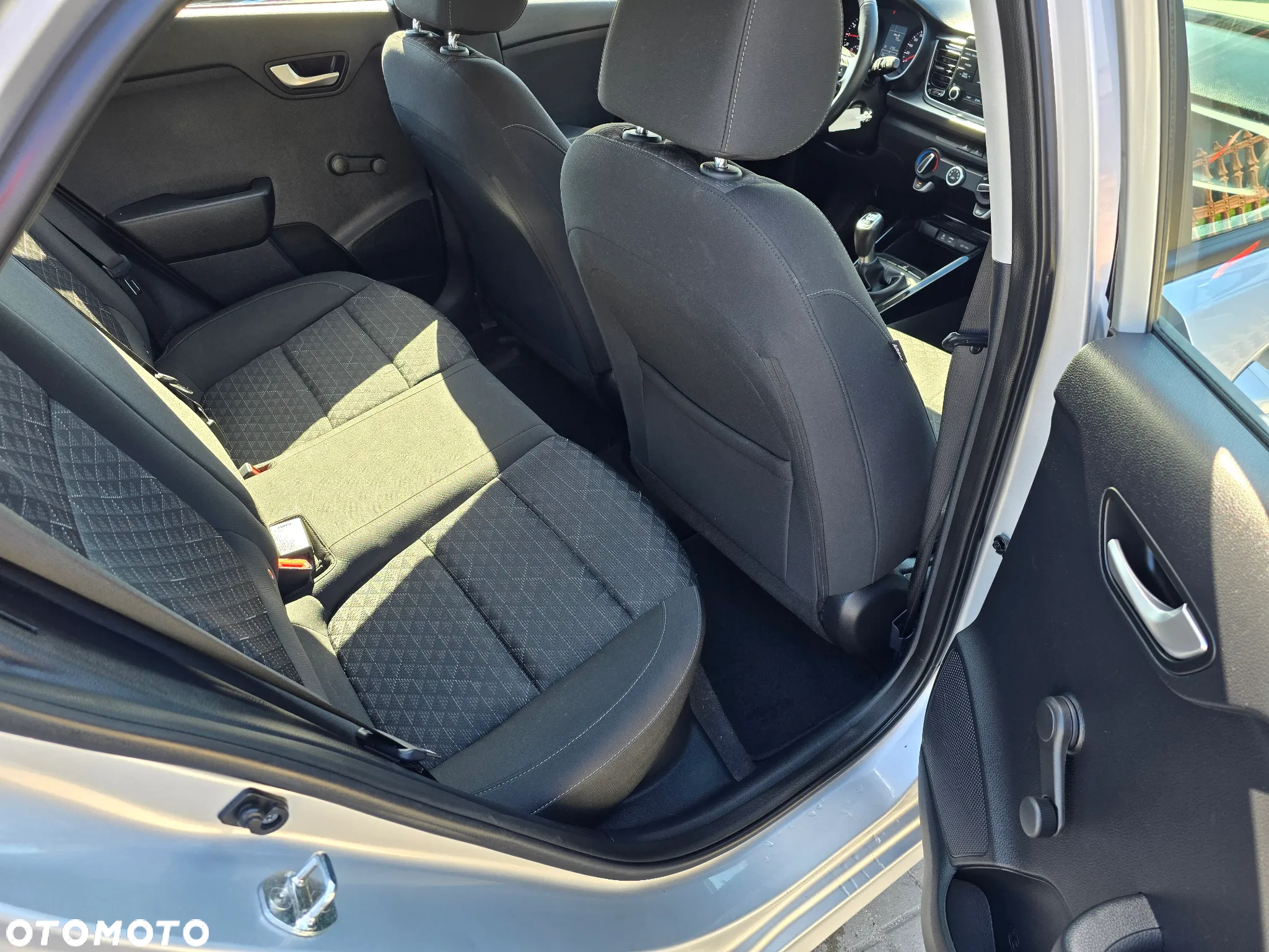 Kia Rio - 10