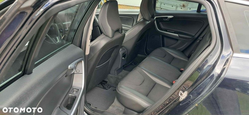 Volvo V60 D3 Momentum - 12