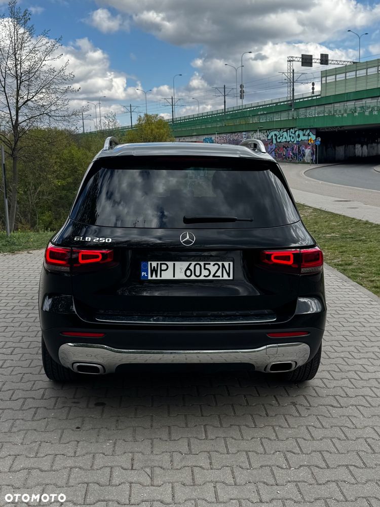 Mercedes-Benz GLB 250 8G-DCT Progressive - 4