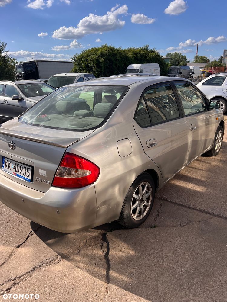 Toyota Prius - 5