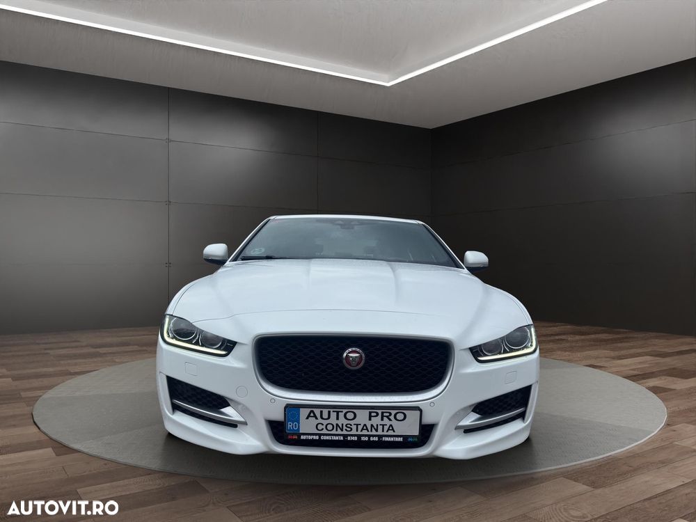 Jaguar XE 2.0 R-Sport - 10