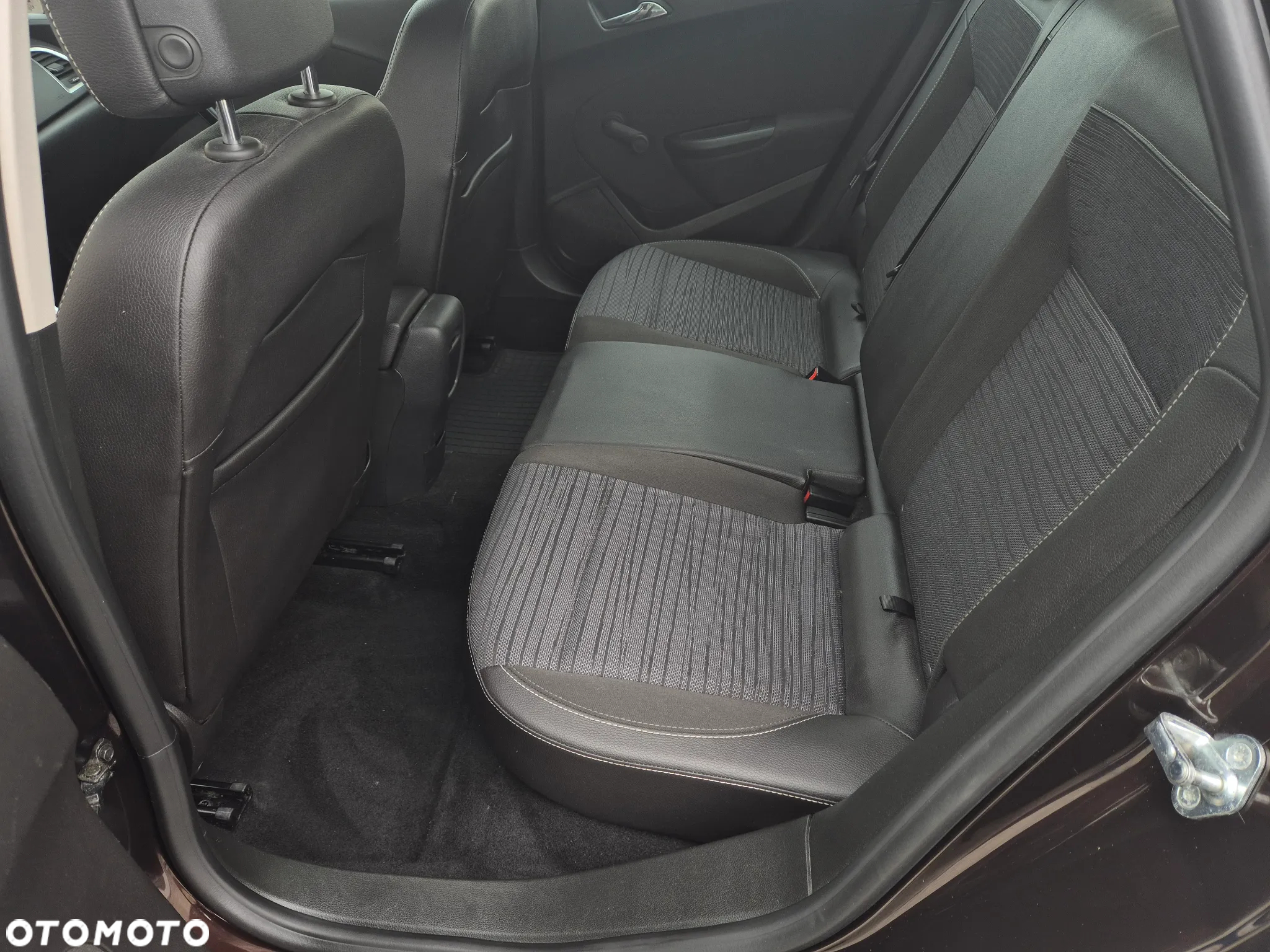 Opel Astra 1.4 Turbo Color Edition - 31