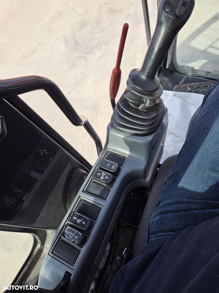 Hitachi ZX135US-6, 15t, 2018, 3.958h, PADURI CAUCIUC NOI, CUPLA RAPIDA HIDRAULICA, CUPA LATA NOUA, cupa ingusta, camera spate, camere laterale, Adanc sapare 6m, latime 2,49m, ridica 7t, consum mediu 7l/h, posibil leasing 3 ani-PROMOTIE 79.900 EUR+Tva - 25