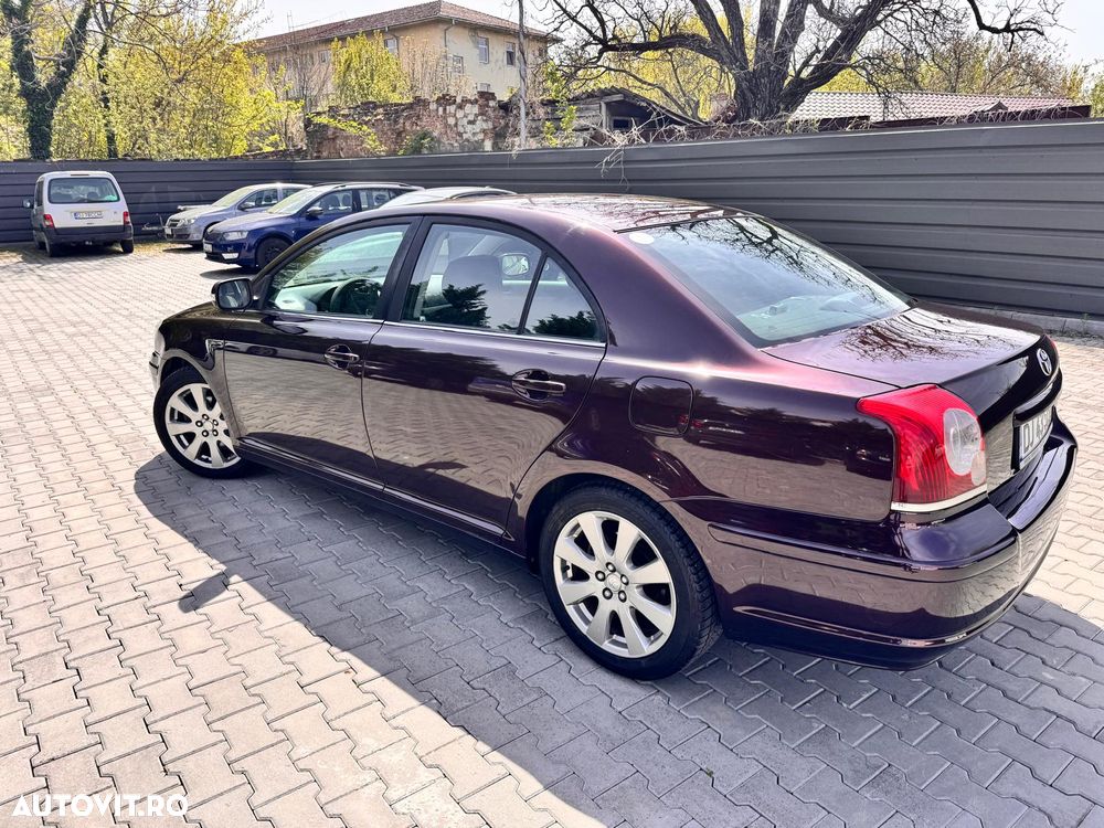 Toyota Avensis 2.0 Luxury - 4