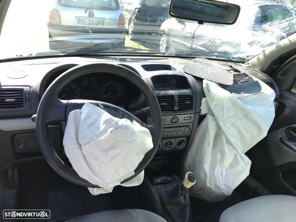 Renault Clio II 1.5 DCi Van 2002 - Para Peças - 8