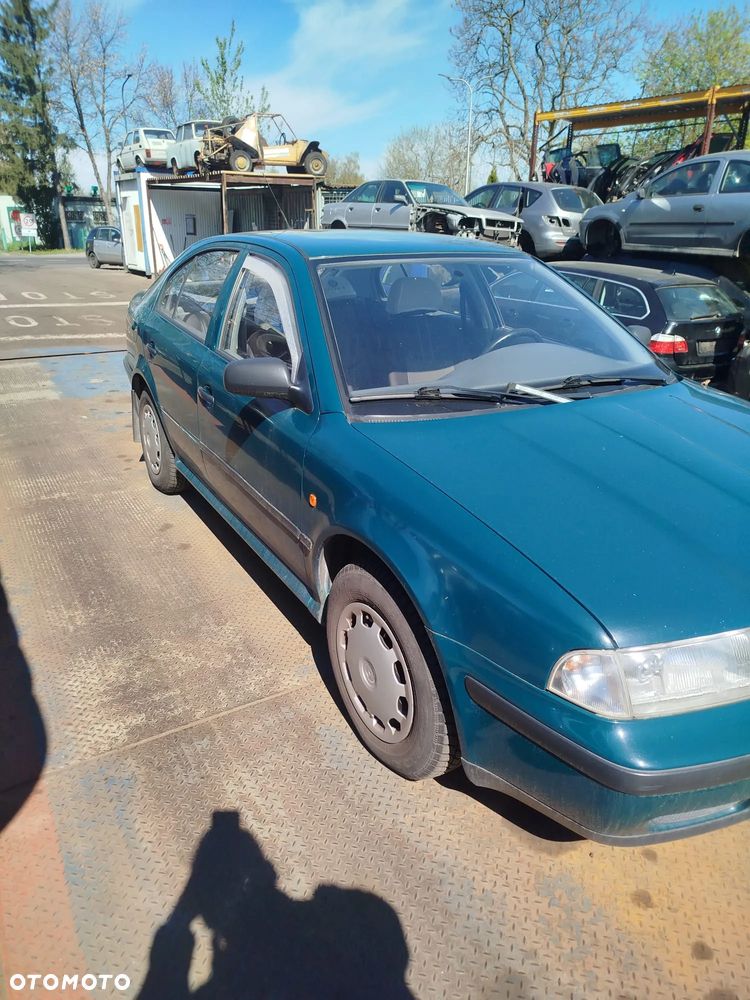 Skoda Octavia 1 na części - 2