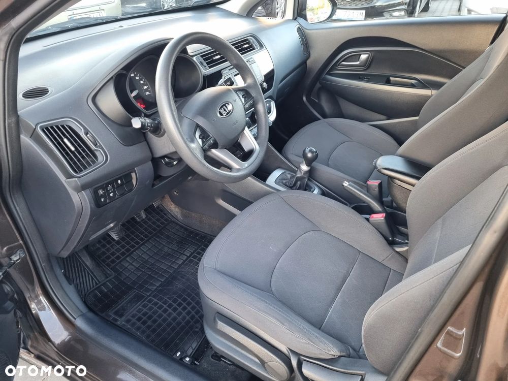 Kia Rio 1.2 L - 10