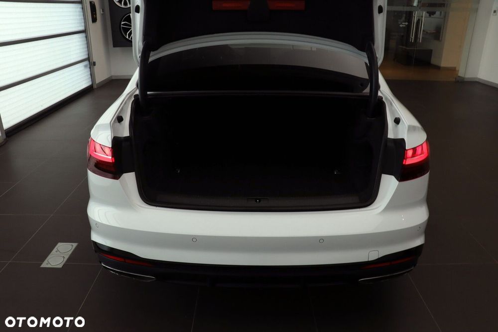 Audi A4 Limousine - 6