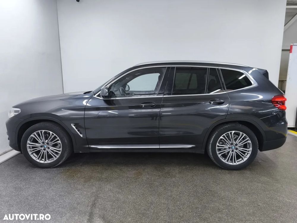 BMW X3 xDrive20d AT Luxury Line - 2