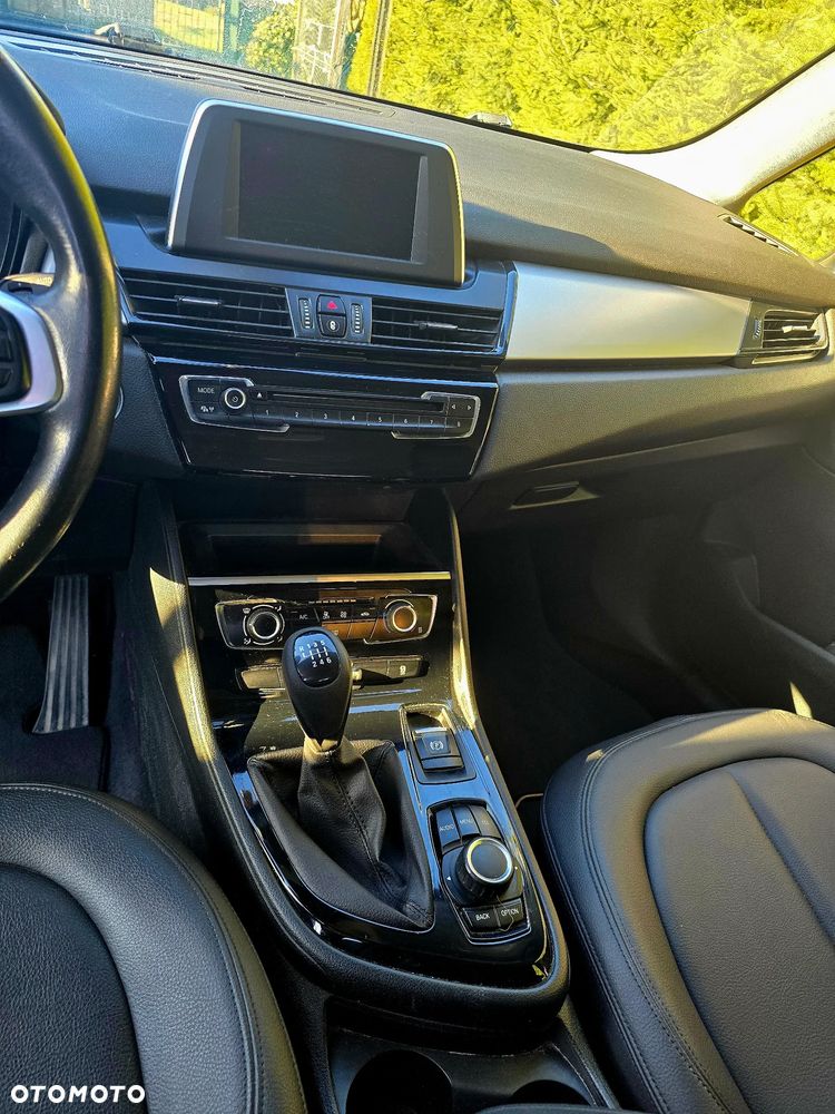 BMW Seria 2 216d - 28