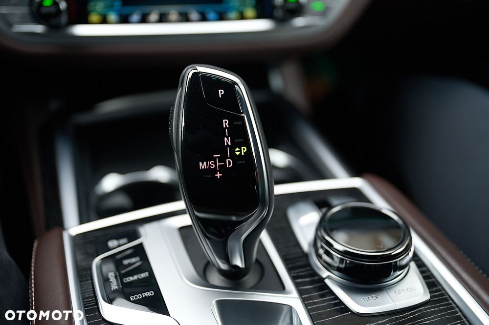 BMW Seria 7 740d xDrive - 18