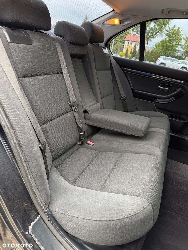 BMW Seria 5 520i - 33