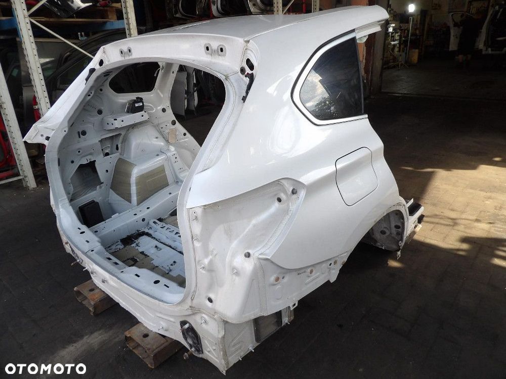 BMW X1 F48 BŁOTNIK TYŁ PRAWY A96 - 2