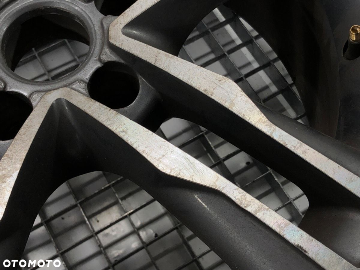 FELGA ALUMINIOWA 17 7.5J 5X112 ET35 ŚRODEK CENTR, 66.6 - 260.00 PLN - AUDI A4 B8 Avant (8K5) 2007 - - 2