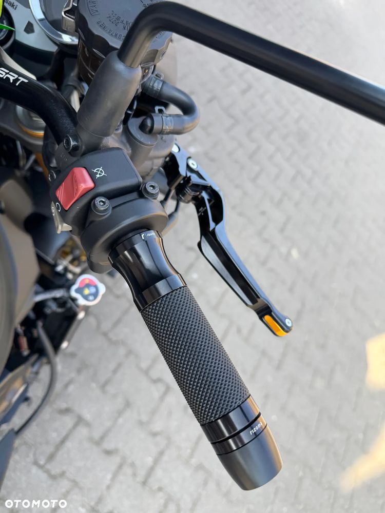 Kawasaki Z 900 RS - 17